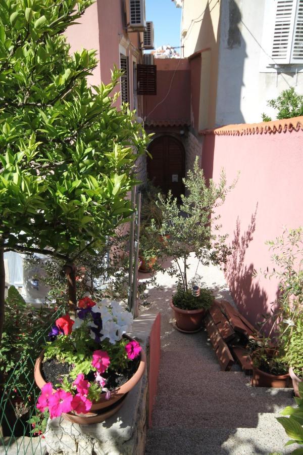 Apartments By The Sea Mali Lošinj Esterno foto